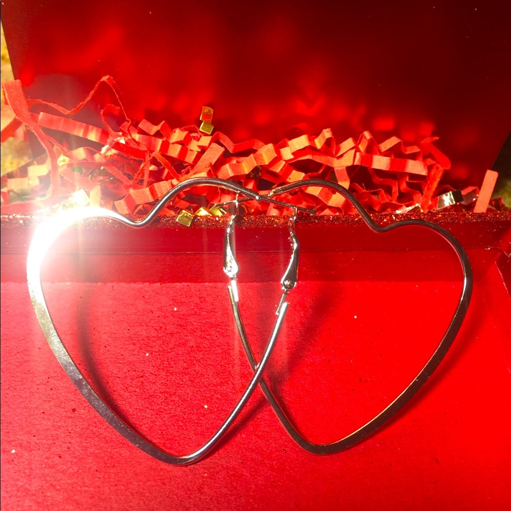 Royal Deluxe Heart Hoops